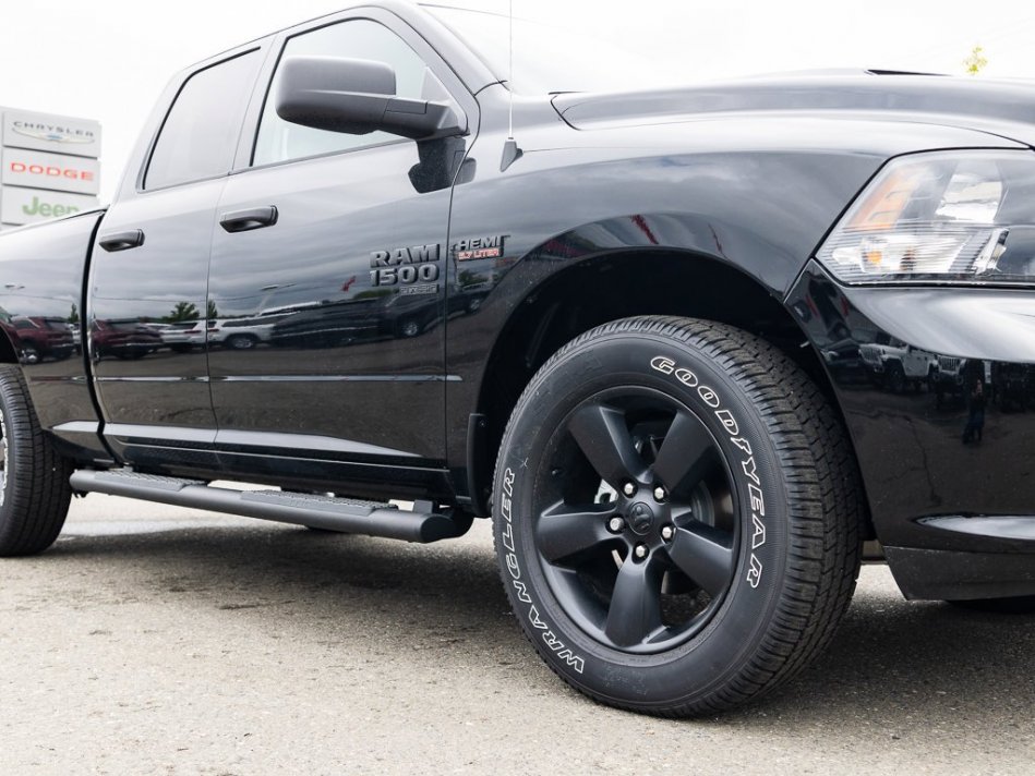 RAM 1500 Classic Night Edition 1C6RR7FT7NS155624 105295