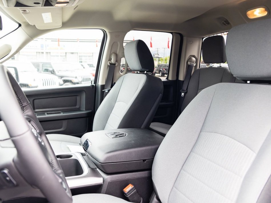 RAM 1500 Classic Night Edition 1C6RR7FT7NS155624 105297