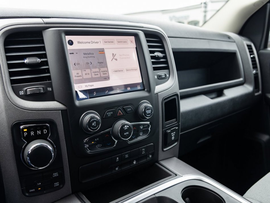 RAM 1500 Classic Night Edition 1C6RR7FT7NS155624 105299