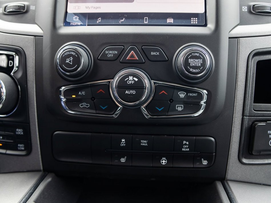 RAM 1500 Classic Night Edition 1C6RR7FT7NS155624 105301