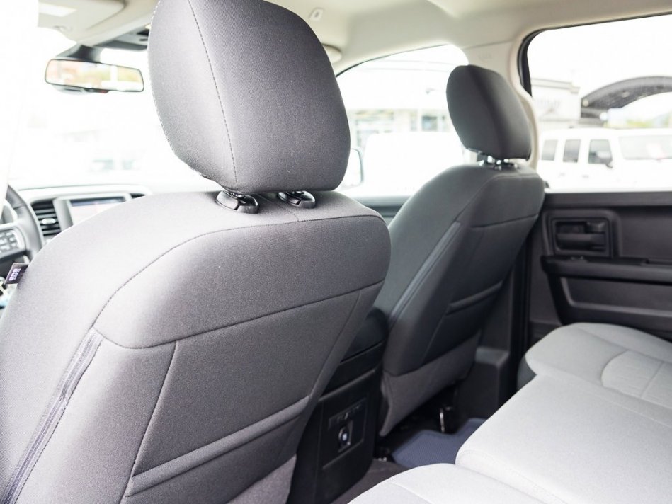 RAM 1500 Classic Night Edition 1C6RR7FT7NS155624 105305