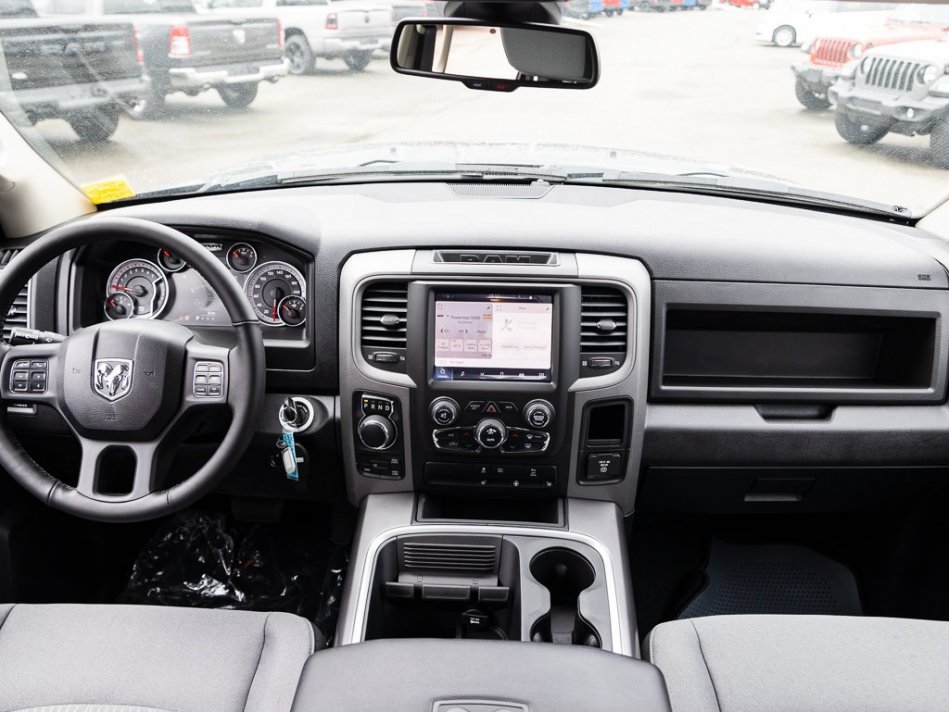 RAM 1500 Classic Night Edition 1C6RR7FT7NS155624 105306