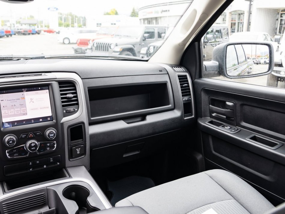 RAM 1500 Classic Night Edition 1C6RR7FT7NS155624 105309