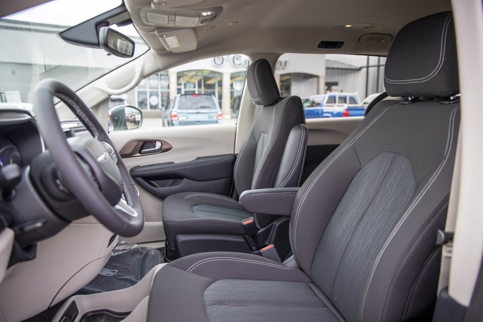 CHRYSLER Grand Caravan SXT 2C4RC1ZG7NR131704 103894