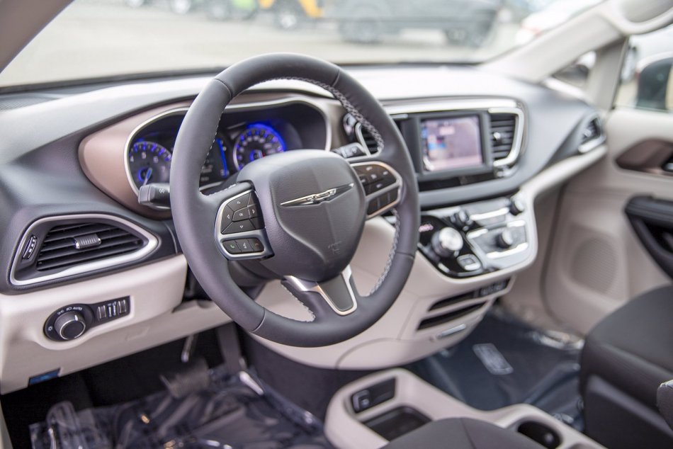 CHRYSLER Grand Caravan SXT 2C4RC1ZG7NR131704 103895