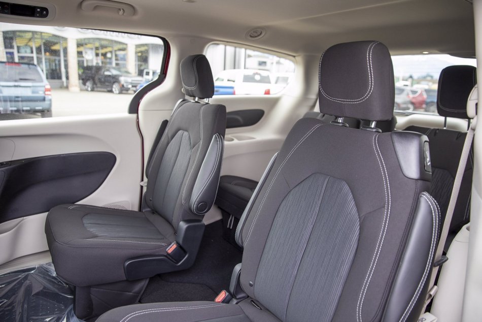 CHRYSLER Grand Caravan SXT 2C4RC1ZG7NR131704 103896