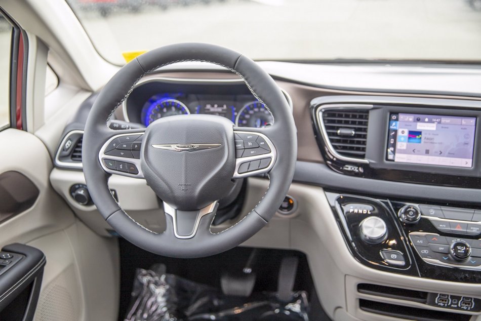 CHRYSLER Grand Caravan SXT 2C4RC1ZG7NR131704 103900