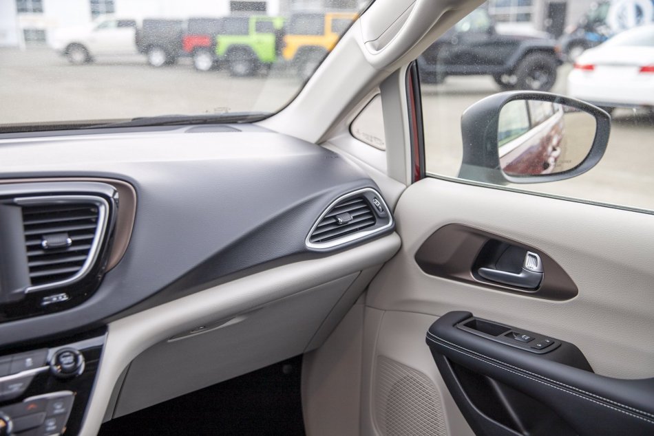 CHRYSLER Grand Caravan SXT 2C4RC1ZG7NR131704 103901