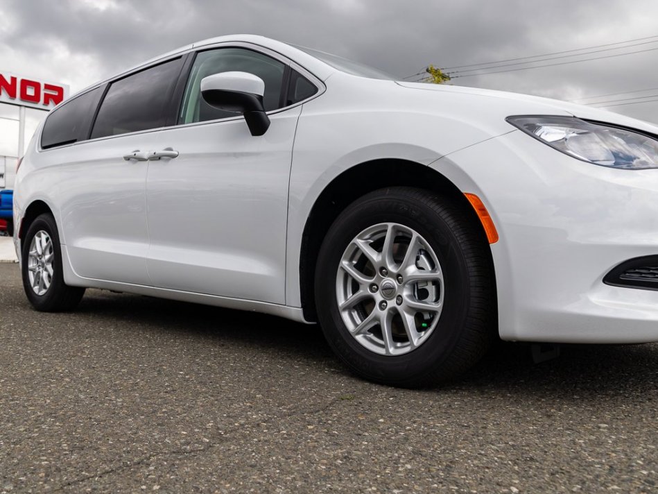 CHRYSLER Grand Caravan SXT 2C4RC1ZG4NR133927 105411