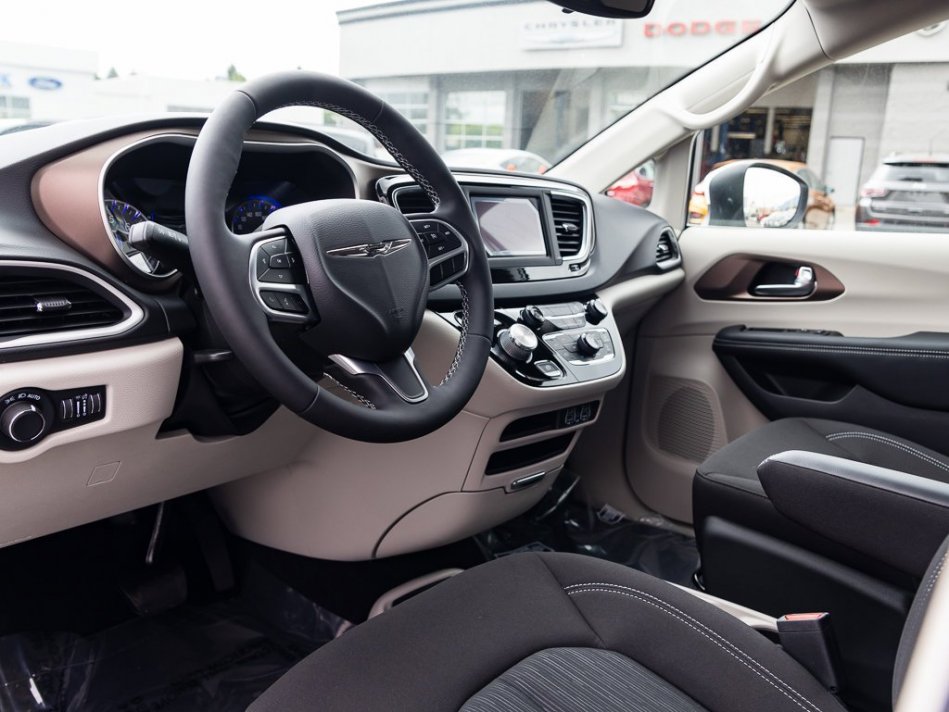 CHRYSLER Grand Caravan SXT 2C4RC1ZG4NR133927 105414