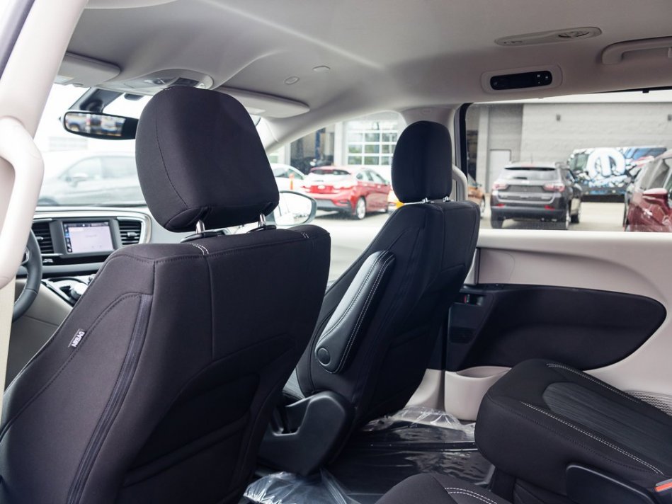 CHRYSLER Grand Caravan SXT 2C4RC1ZG4NR133927 105421