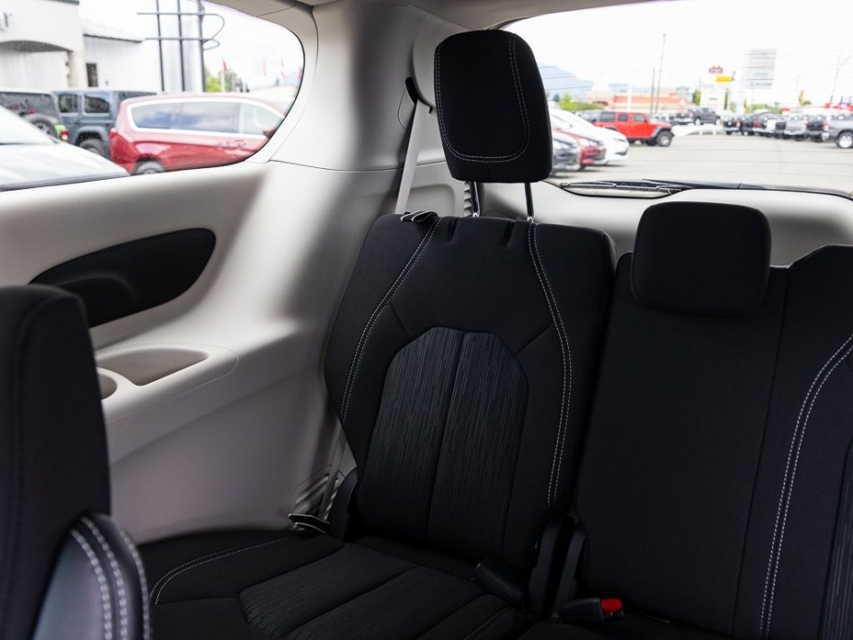 CHRYSLER Grand Caravan SXT 2C4RC1ZG4NR133927 105422