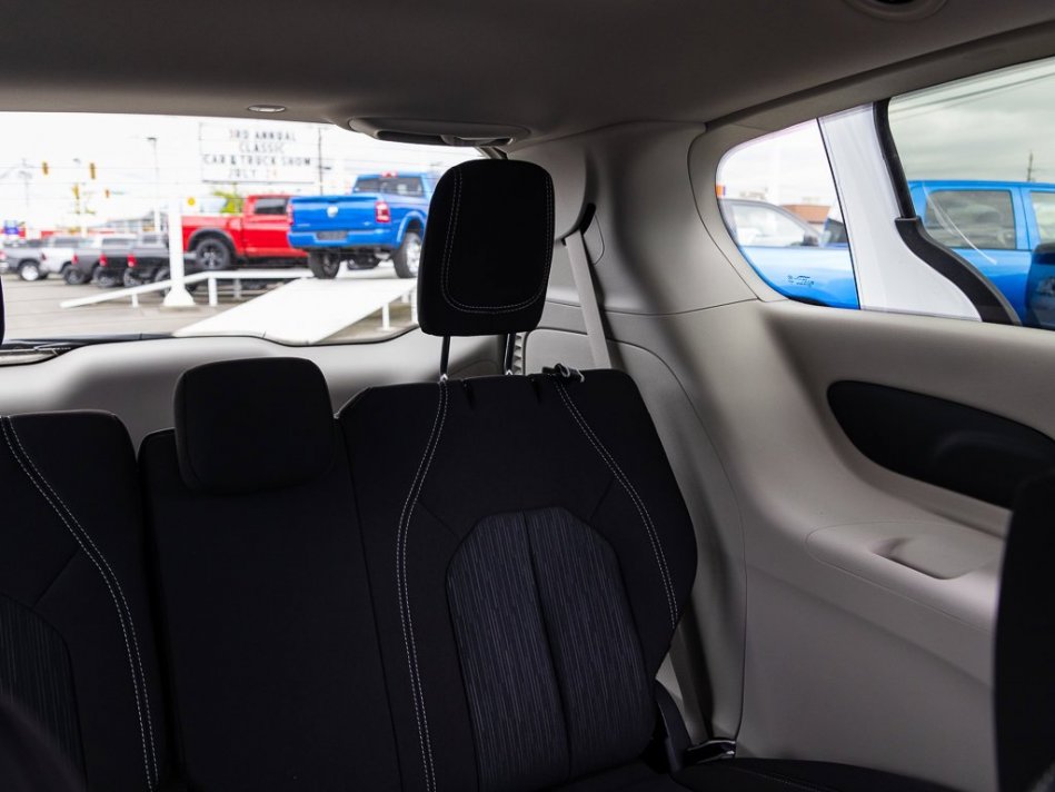 CHRYSLER Grand Caravan SXT 2C4RC1ZG4NR133927 105423