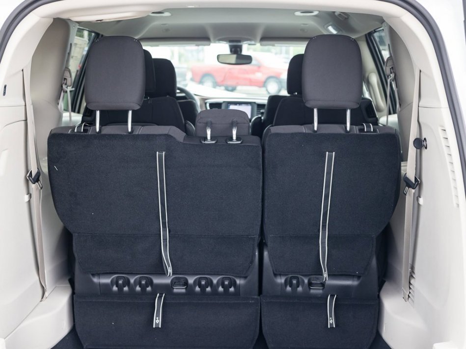 CHRYSLER Grand Caravan SXT 2C4RC1ZG4NR133927 105429