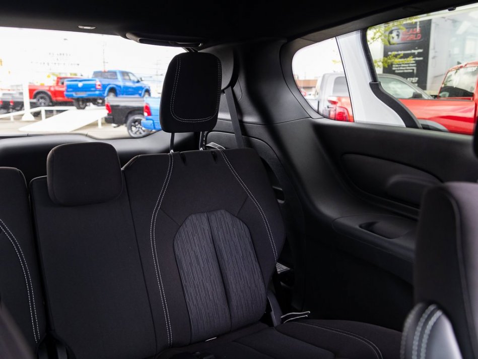 CHRYSLER Pacifica Touring 2C4RC3FG5NR135234 105448