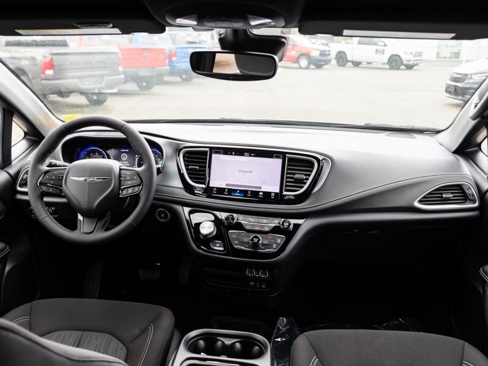 CHRYSLER Pacifica Touring 2C4RC3FG5NR135234 105449