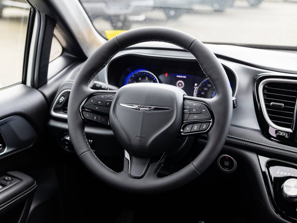 CHRYSLER Pacifica Touring 2C4RC3FG5NR135234 105451