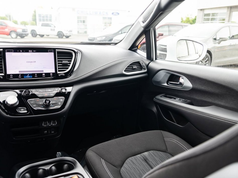 CHRYSLER Pacifica Touring 2C4RC3FG5NR135234 105452