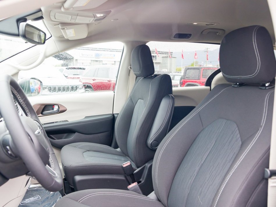 CHRYSLER Grand Caravan SXT 2C4RC1ZG5NR134536 104971