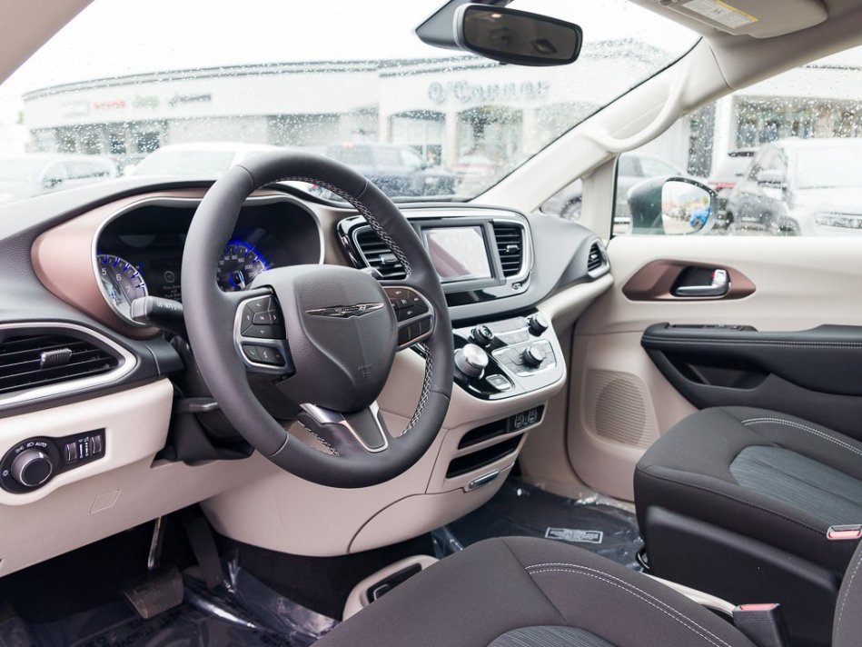 CHRYSLER Grand Caravan SXT 2C4RC1ZG5NR134536 104972