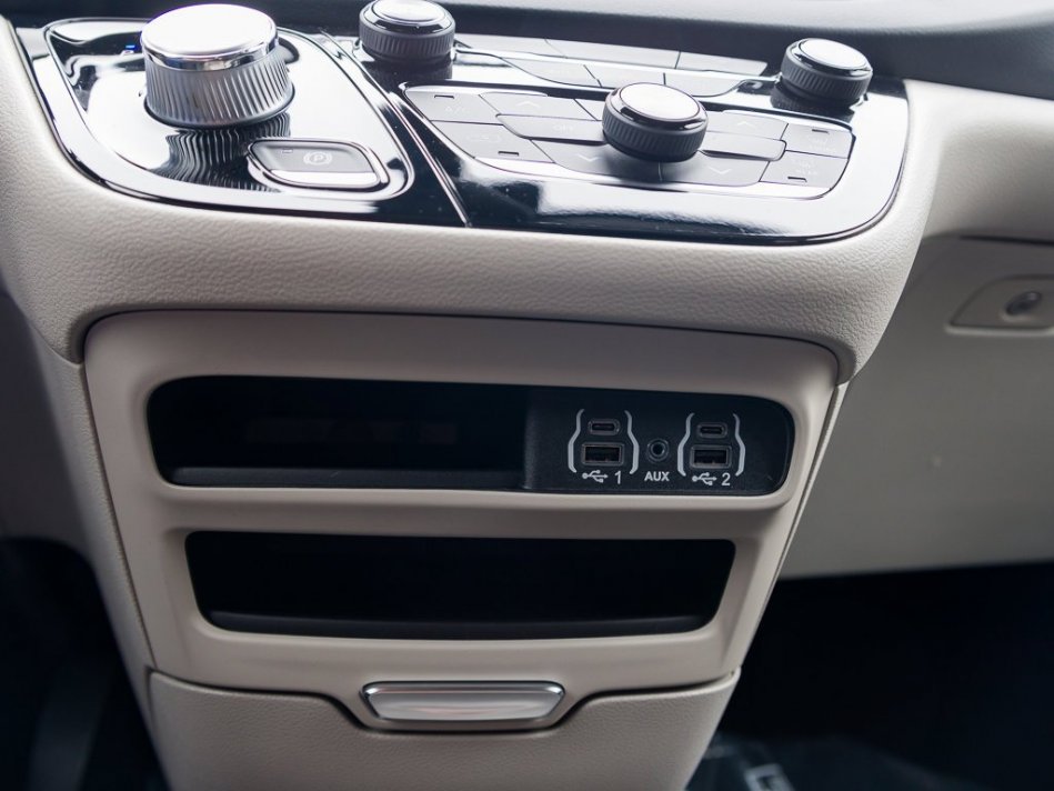 CHRYSLER Grand Caravan SXT 2C4RC1ZG5NR134536 104982