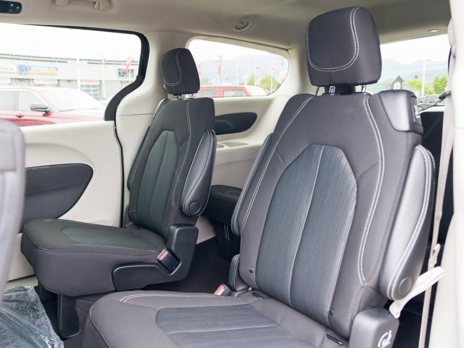 CHRYSLER Grand Caravan SXT 2C4RC1ZG5NR134536 104984