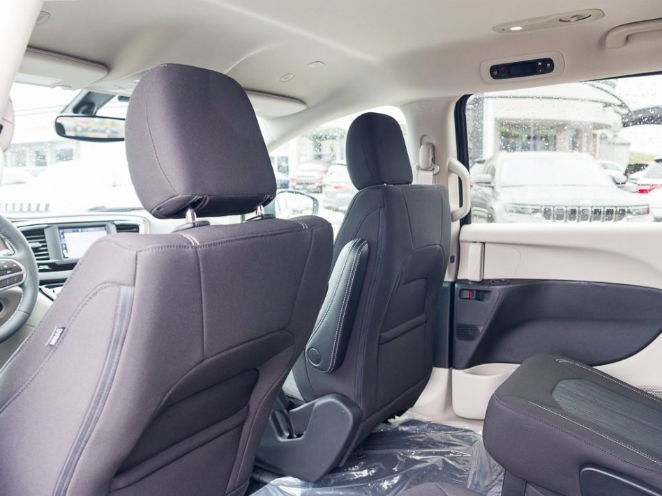 CHRYSLER Grand Caravan SXT 2C4RC1ZG5NR134536 104985