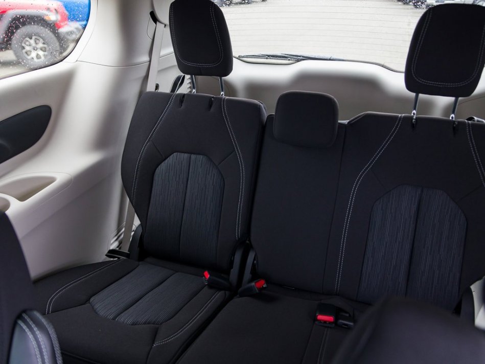 CHRYSLER Grand Caravan SXT 2C4RC1ZG5NR134536 104986