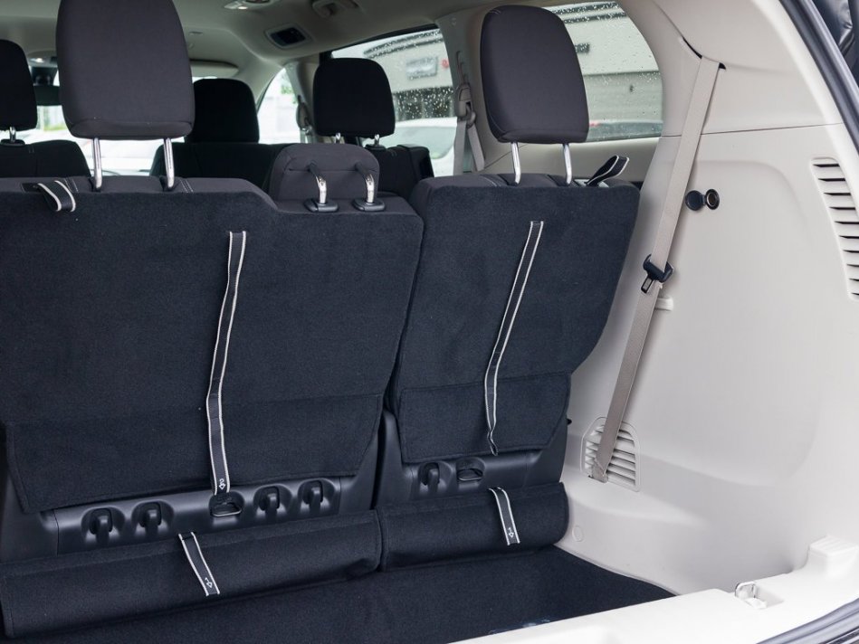 CHRYSLER Grand Caravan SXT 2C4RC1ZG5NR134536 104992