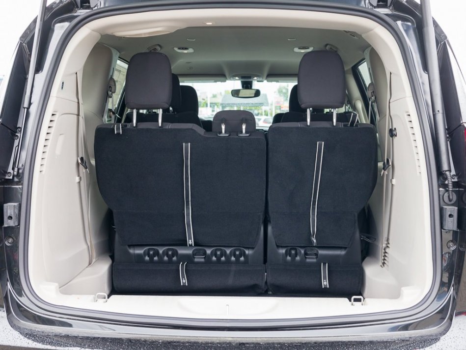 CHRYSLER Grand Caravan SXT 2C4RC1ZG5NR134536 104993