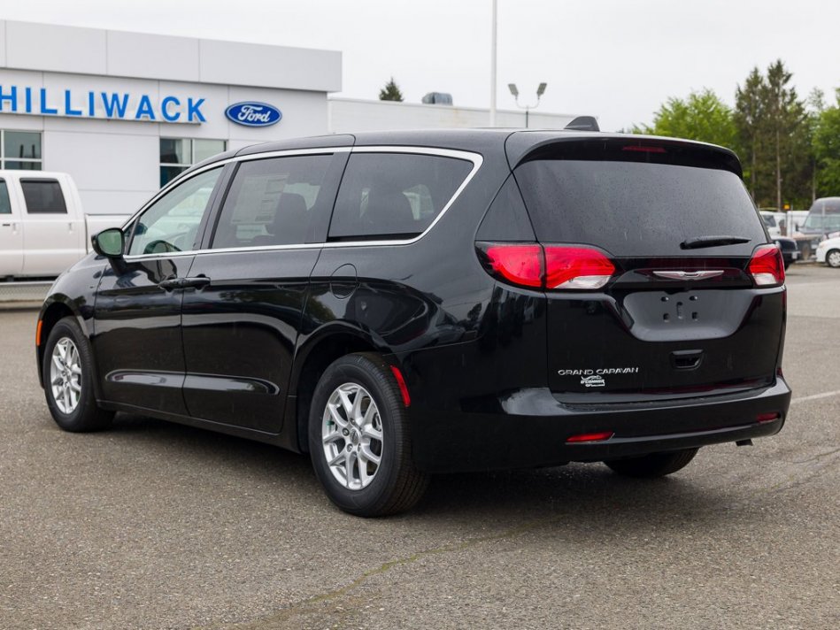 CHRYSLER Grand Caravan SXT 2C4RC1ZG6NR133928 104998