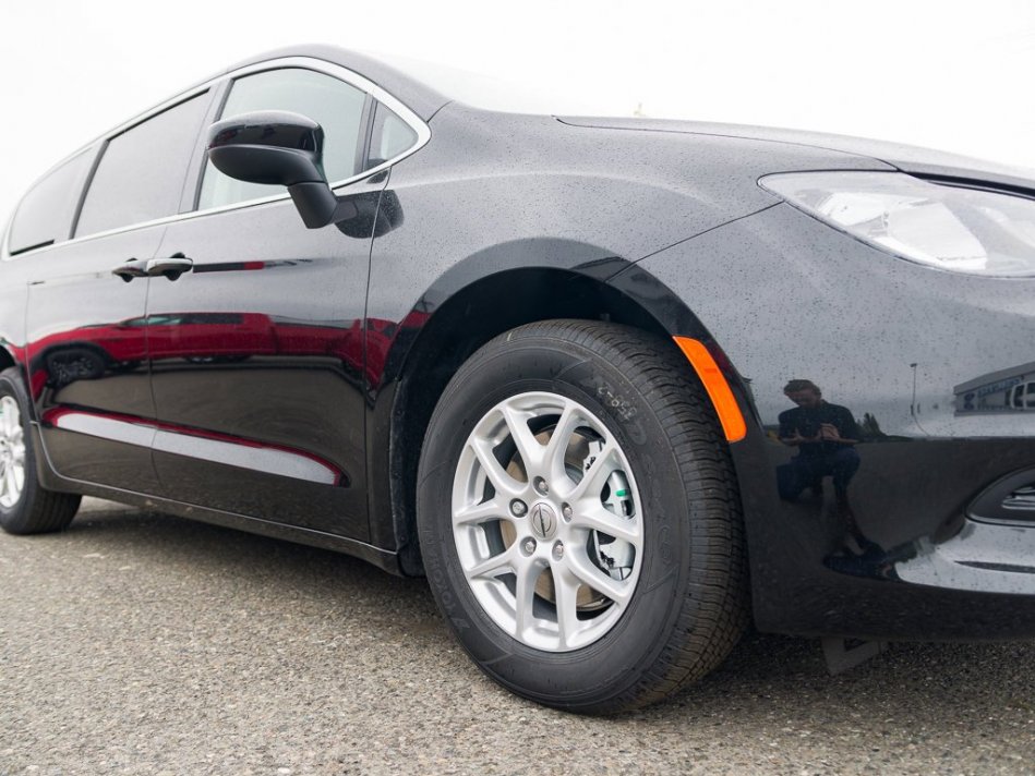 CHRYSLER Grand Caravan SXT 2C4RC1ZG6NR133928 105001