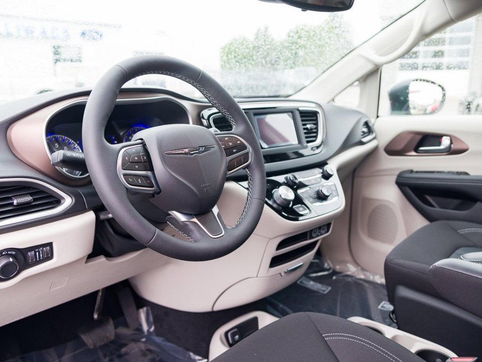 CHRYSLER Grand Caravan SXT 2C4RC1ZG6NR133928 105004