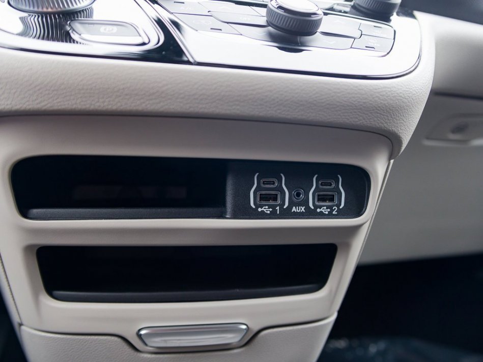 CHRYSLER Grand Caravan SXT 2C4RC1ZG6NR133928 105009