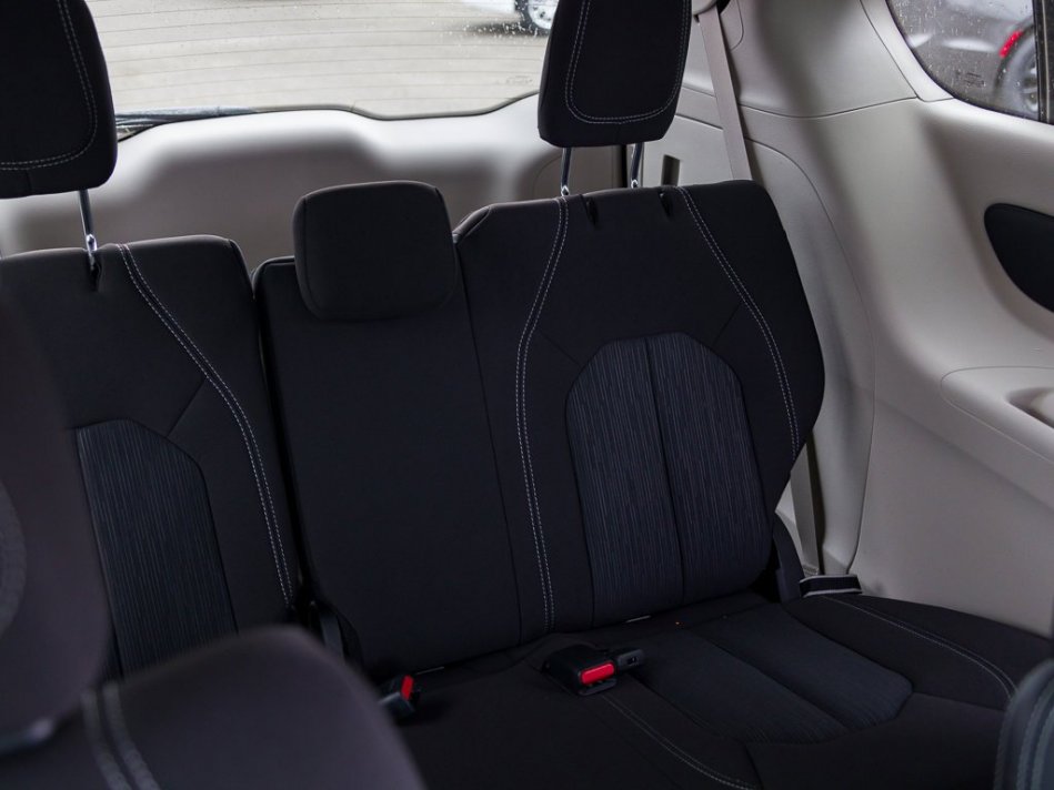 CHRYSLER Grand Caravan SXT 2C4RC1ZG6NR133928 105014