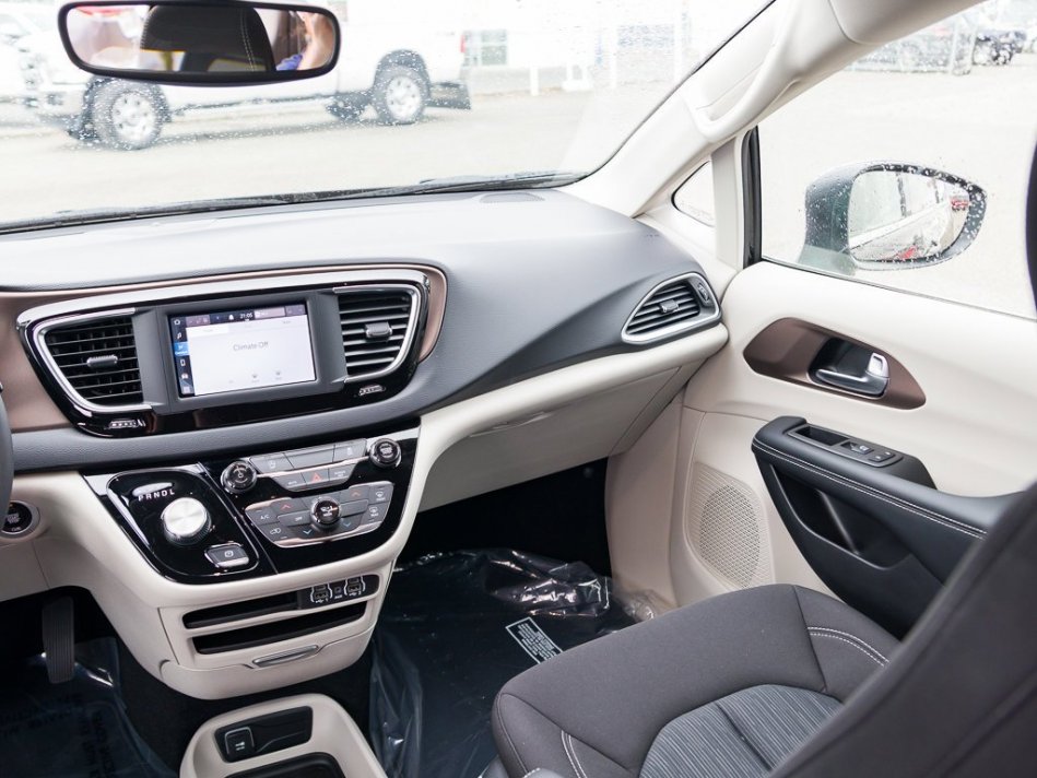 CHRYSLER Grand Caravan SXT 2C4RC1ZG6NR133928 105018