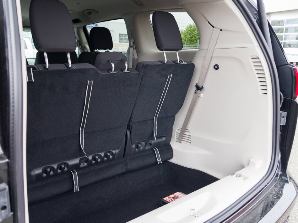 CHRYSLER Grand Caravan SXT 2C4RC1ZG6NR133928 105019