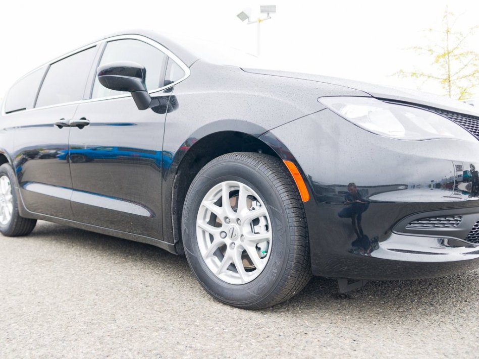 CHRYSLER Grand Caravan SXT 2C4RC1ZG7NR134537 105081