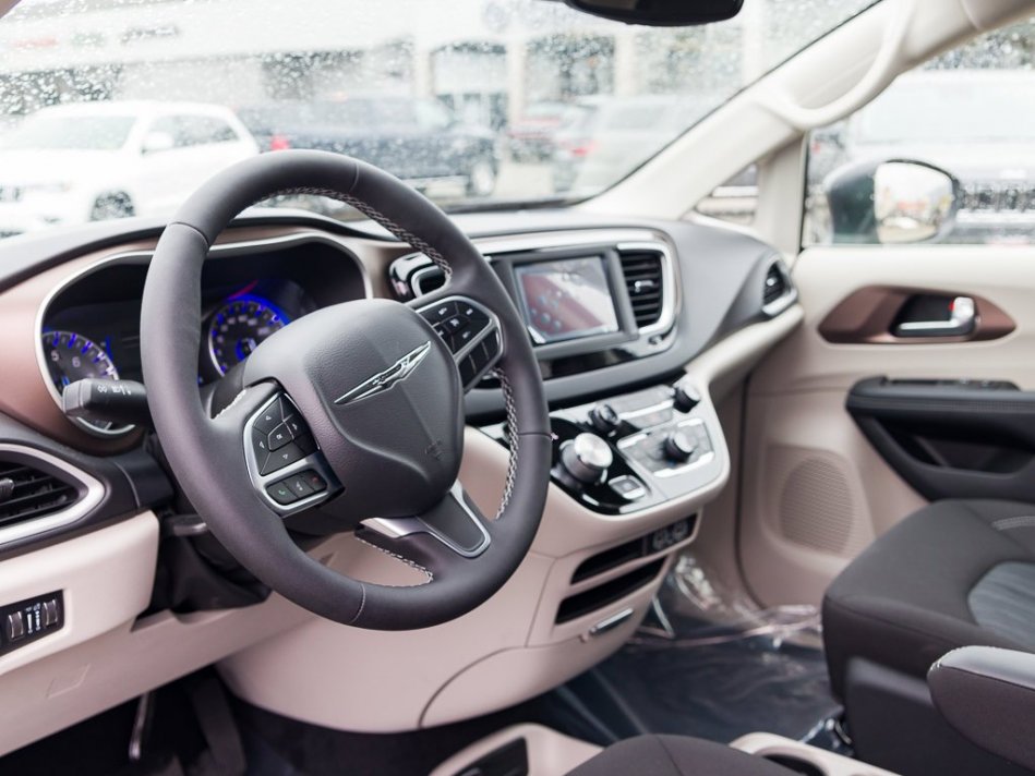 CHRYSLER Grand Caravan SXT 2C4RC1ZG7NR134537 105084