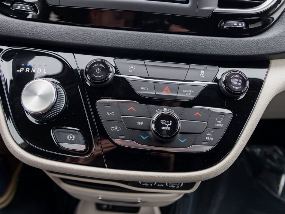 CHRYSLER Grand Caravan SXT 2C4RC1ZG7NR134537 105086