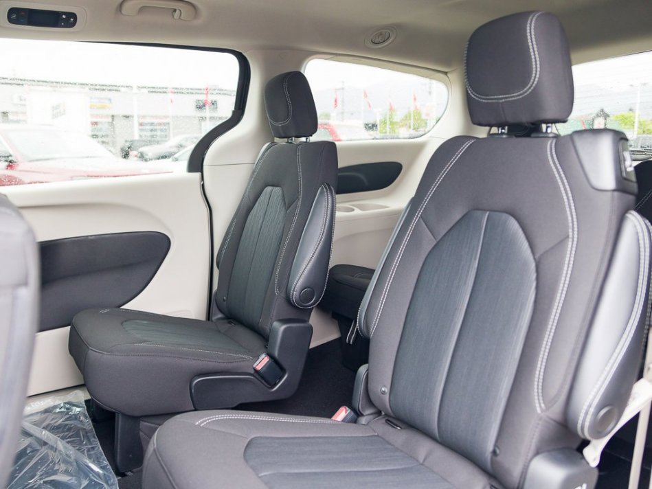 CHRYSLER Grand Caravan SXT 2C4RC1ZG7NR134537 105095