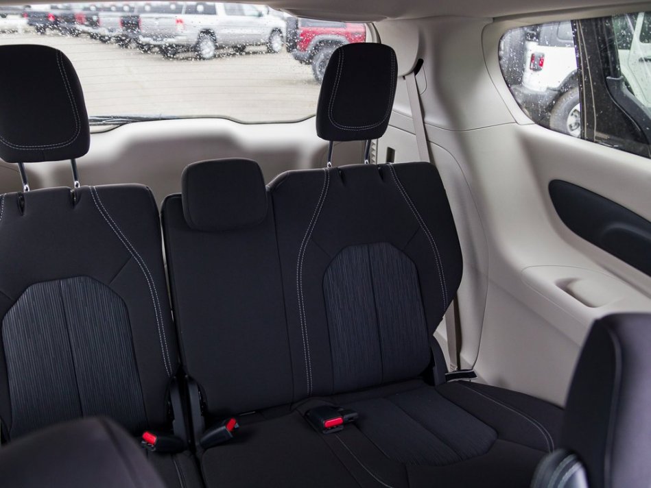 CHRYSLER Grand Caravan SXT 2C4RC1ZG7NR134537 105098