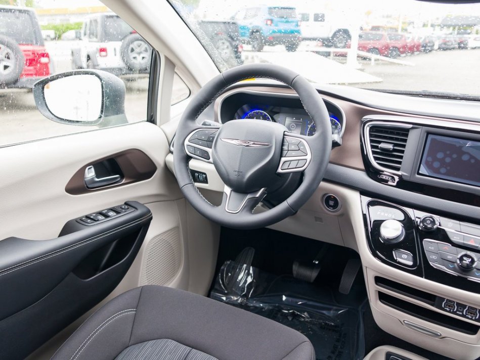 CHRYSLER Grand Caravan SXT 2C4RC1ZG7NR134537 105100