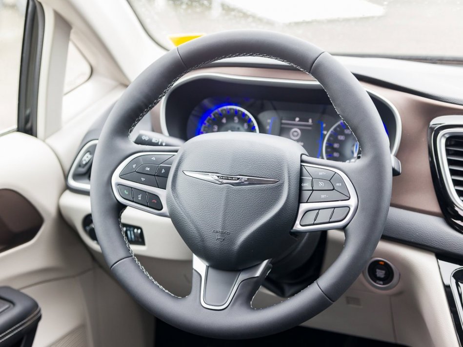 CHRYSLER Grand Caravan SXT 2C4RC1ZG7NR134537 105101