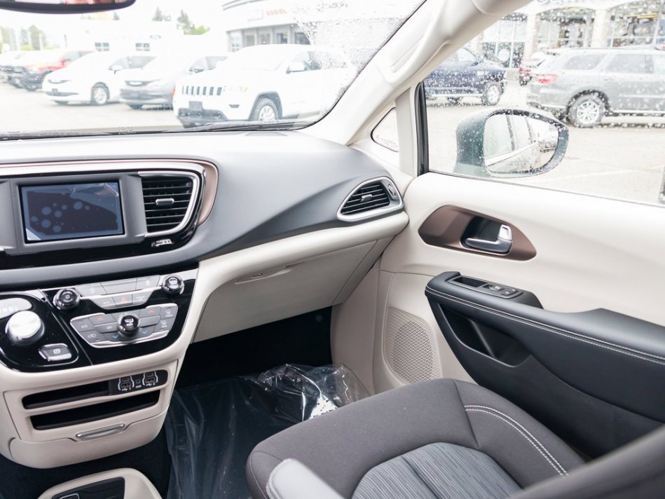 CHRYSLER Grand Caravan SXT 2C4RC1ZG7NR134537 105102