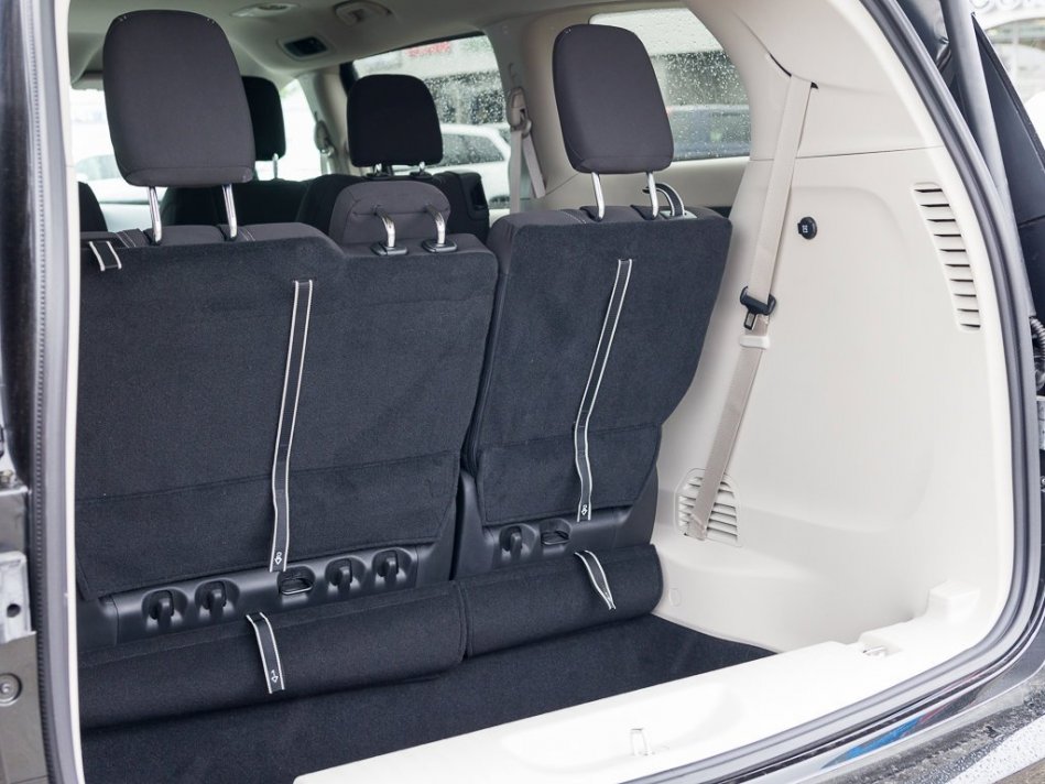 CHRYSLER Grand Caravan SXT 2C4RC1ZG7NR134537 105103