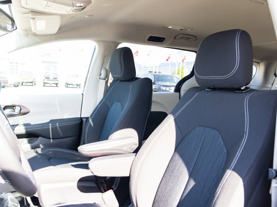 CHRYSLER Grand Caravan SXT 2C4RC1ZG9NR134538 105904