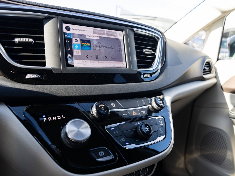 CHRYSLER Grand Caravan SXT 2C4RC1ZG9NR134538 105906