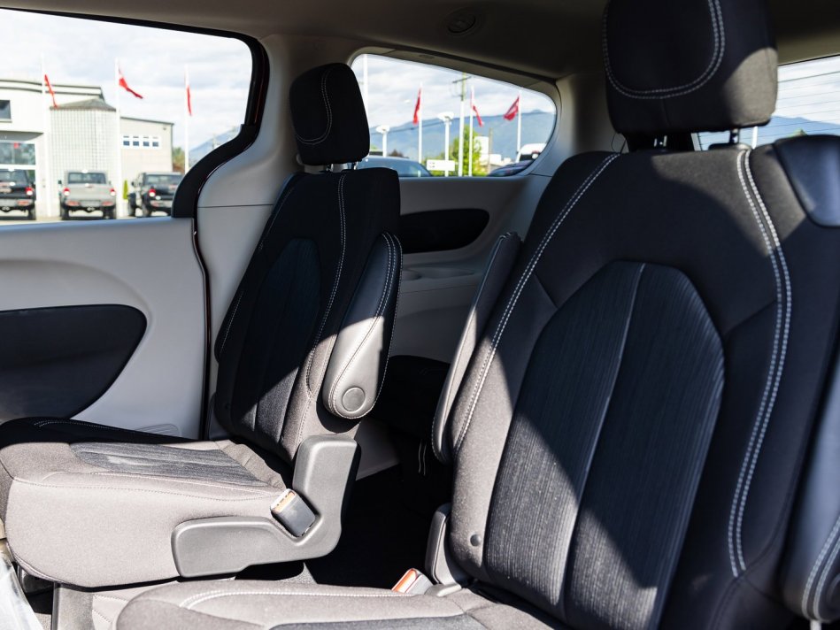 CHRYSLER Grand Caravan SXT 2C4RC1ZG9NR134538 105911