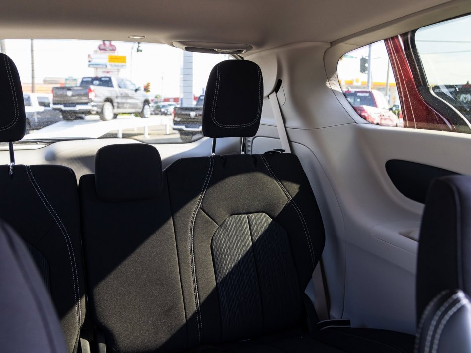 CHRYSLER Grand Caravan SXT 2C4RC1ZG9NR134538 105912